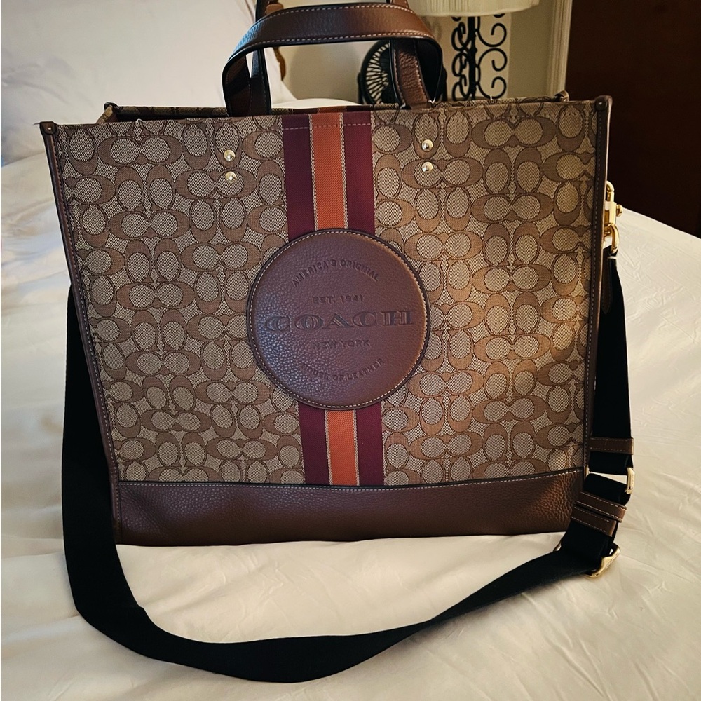 👜 PRACTICALLY MINT 👜 Coach Dempsey Tote Bag 40 / Jacquard / Stripe And Patch!
